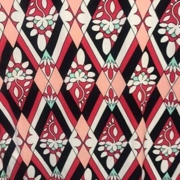 Crown & Ivy Geometric Diamond Print Long Sleeve Top Blouse - Picture 4 of 12